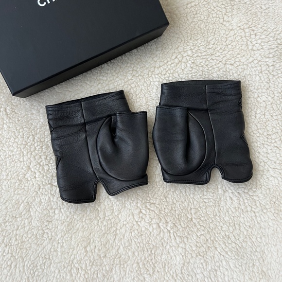 Auth Chanel 17P Classic CC Logo Black Fingerless Gloves - Picture 4 of 9